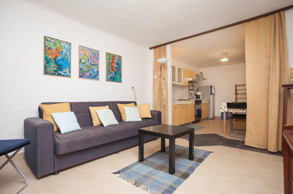 Apartment Zdenac Ровінь Екстер'єр фото